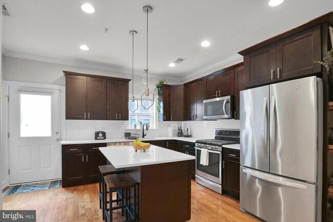 Building Photo - 1715 N Howard St