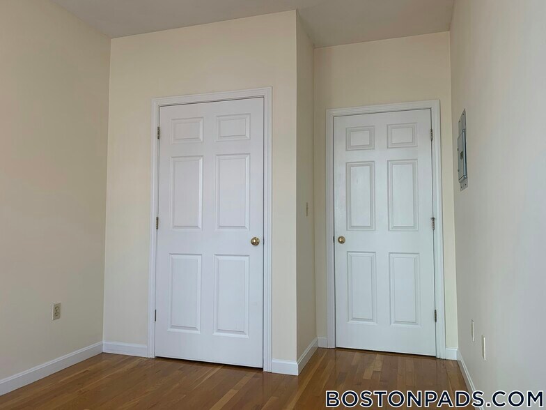 Building Photo - 81 Essex St