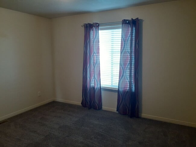 Building Photo - Charming 3-Bedroom, 2-Bathroom Twin Home in Stonebridge Subdivision