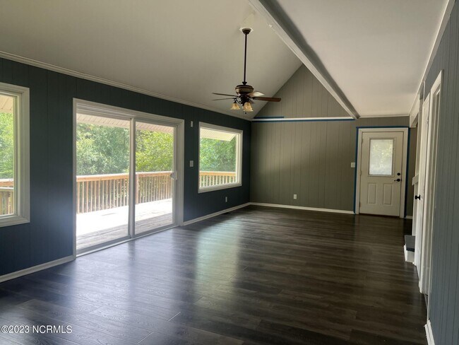 Building Photo - 108 Juniper Ct
