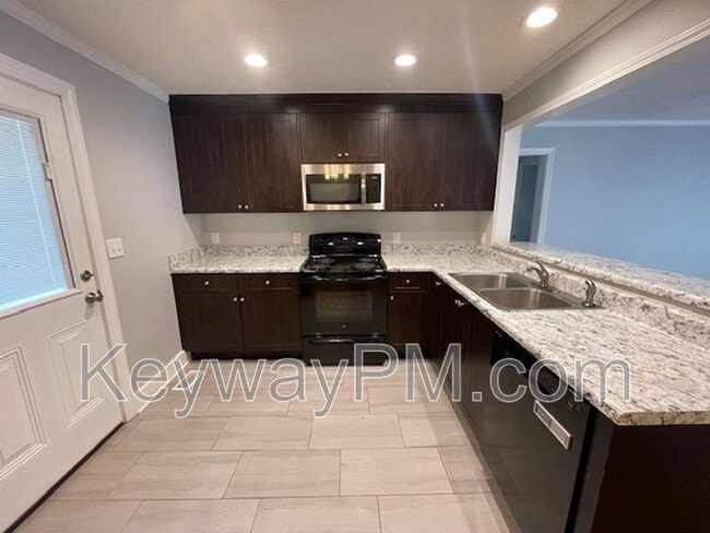 Building Photo - 506 Pershing Dr