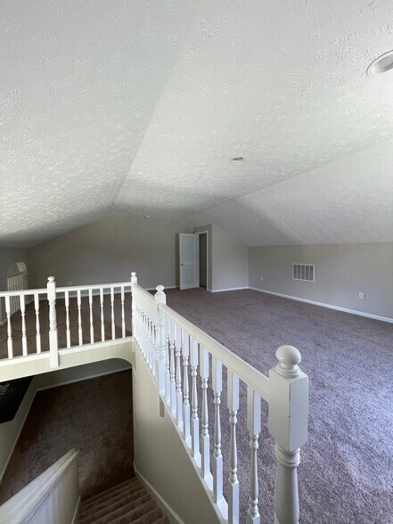 Building Photo - 10719 N Park Ave