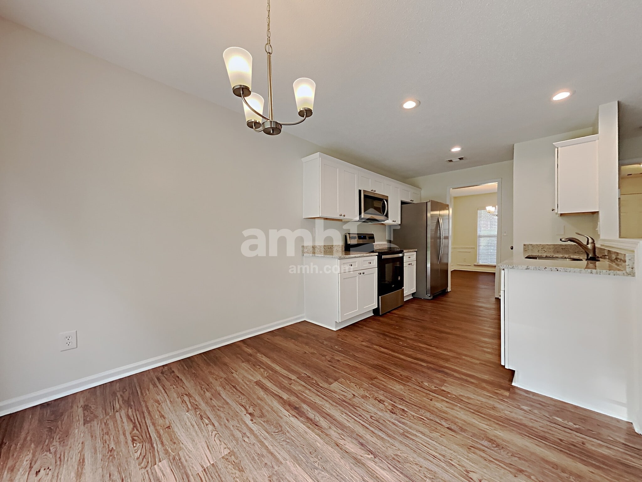 Building Photo - 122 Wallnut Hall Cir