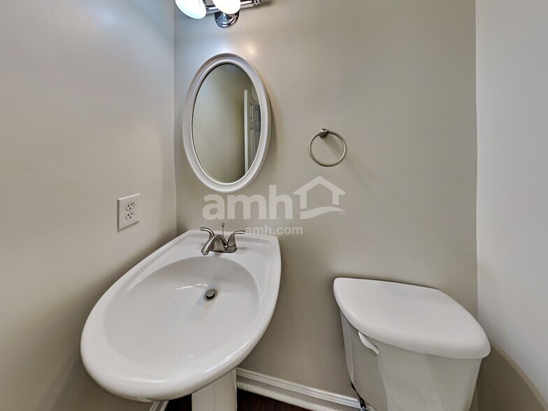 Building Photo - 2485 Chandler Grove Dr