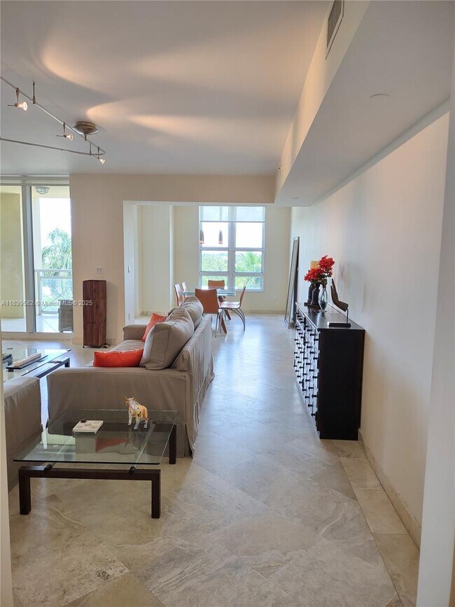 Building Photo - 445 Grand Bay Dr
