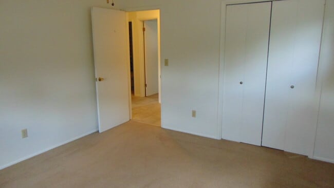 Building Photo - 811 Heritage Cir