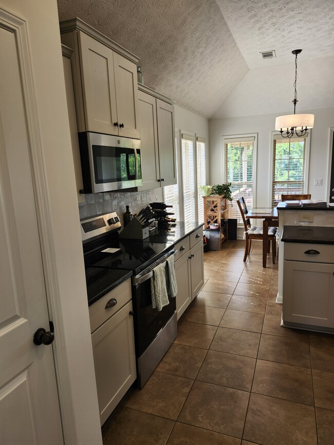 Building Photo - 2018 Chancellor Ridge Rd