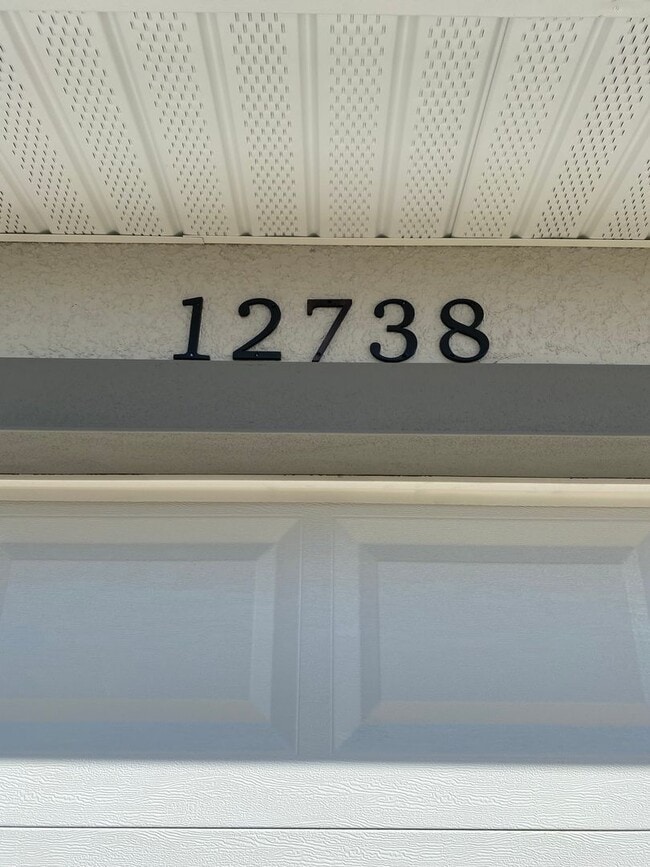 Building Photo - Desirable SW Ocala Neighborhood, 3/2/2 **W...