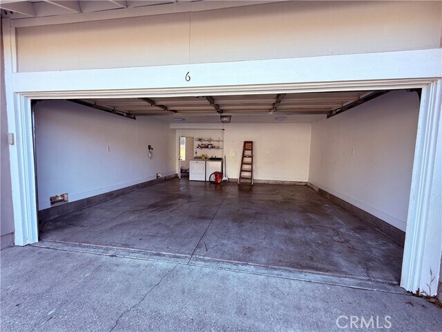 Building Photo - 6 Leda