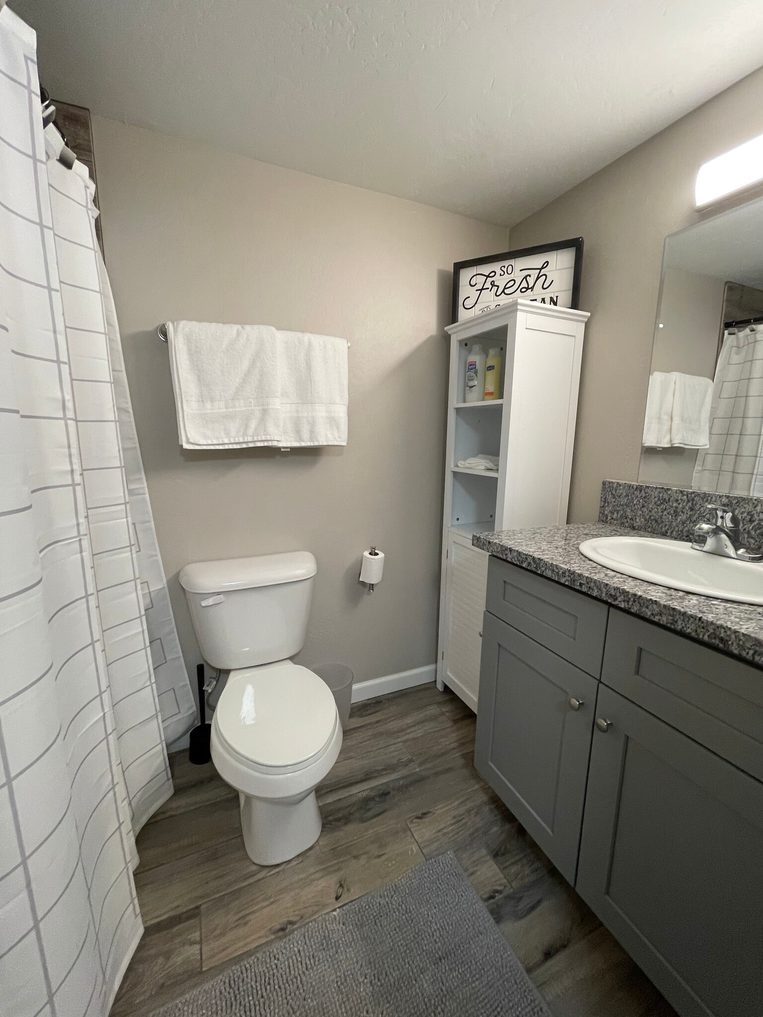 Building Photo - 4561 N Preston Dr