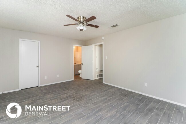 Building Photo - 4000 School Hill Cir