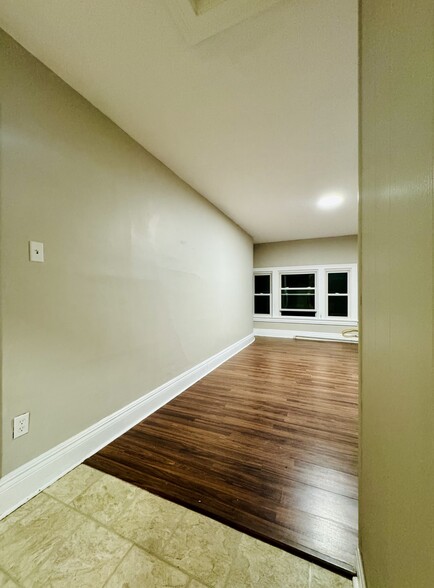 Living room - 1749 Crafton Blvd