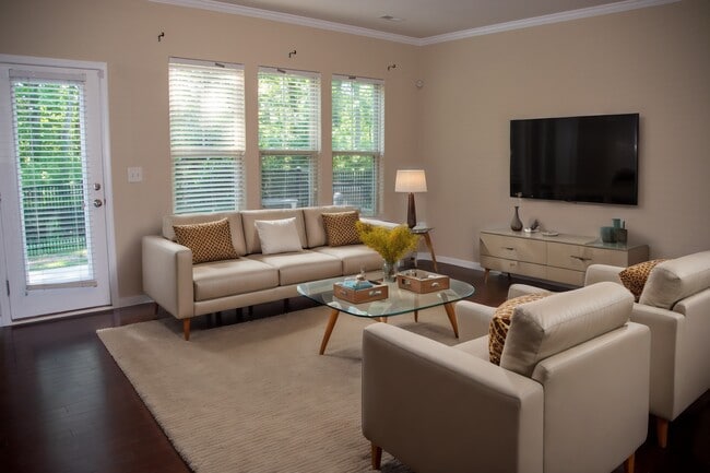 Building Photo - 122 Tuftin Dr