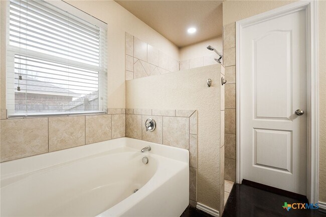 Building Photo - 209 Sugar Maple Ct