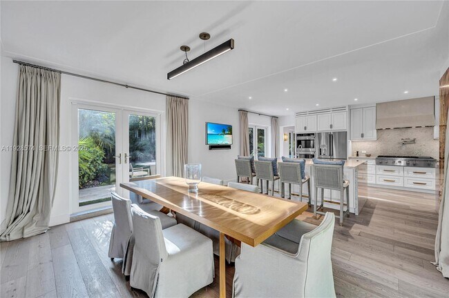 Building Photo - 607 Melaleuca Ln