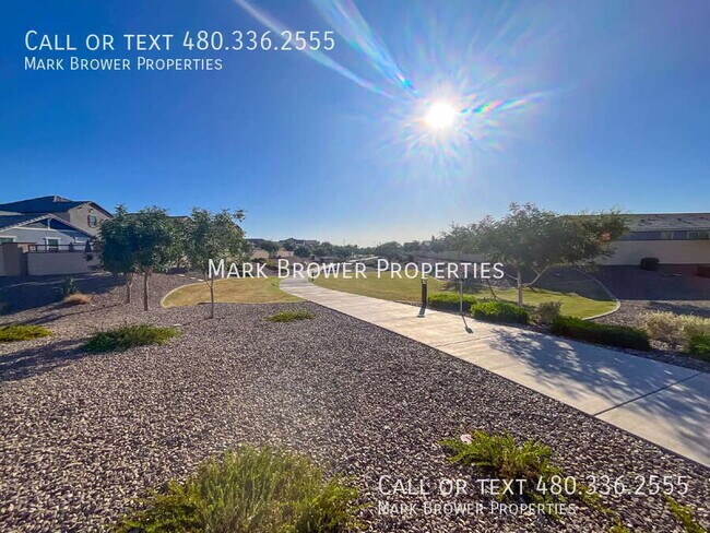 Building Photo - 4119 E Sagebrush St