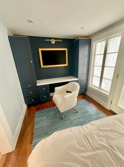 Bedroom Wardrobe Closet/Desk - 400 Simonton St