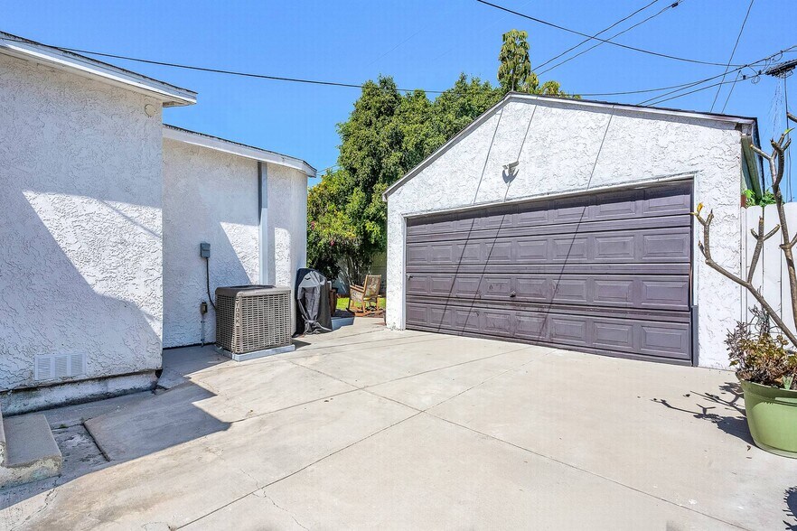 Building Photo - 5017 W 123rd Pl