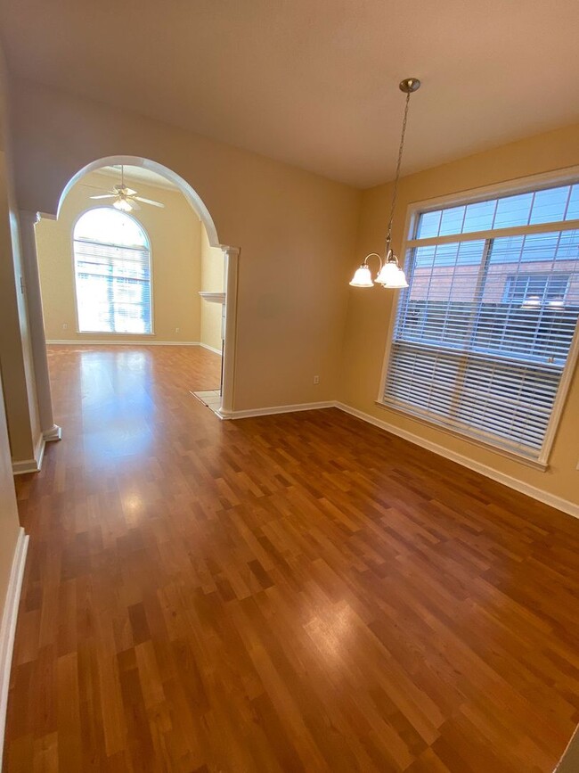 Building Photo - 3 bed, 2.5 bath in Cordova near Trinity an...