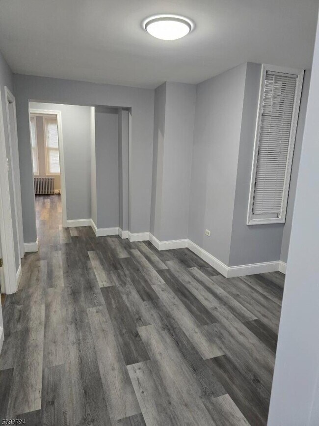 Building Photo - 140 Wakeman Ave