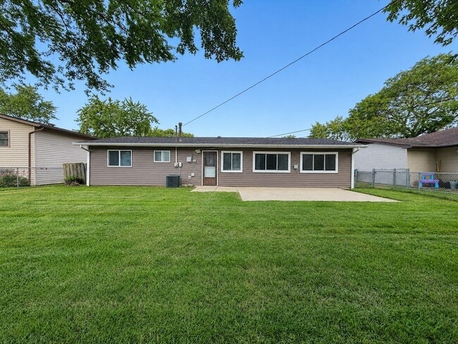 Building Photo - 6847 Hawthorne Ln