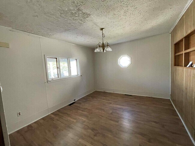 Building Photo - 218 N 15th St