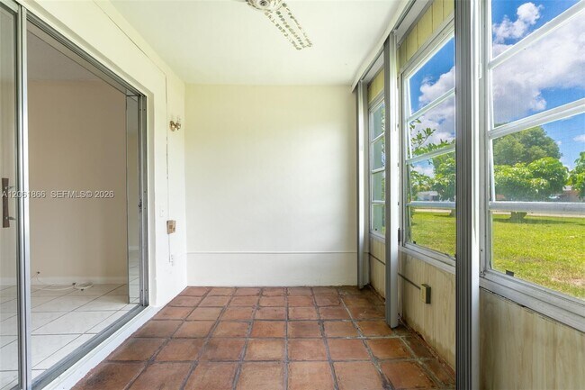 Building Photo - 7877 Golf Cir Dr