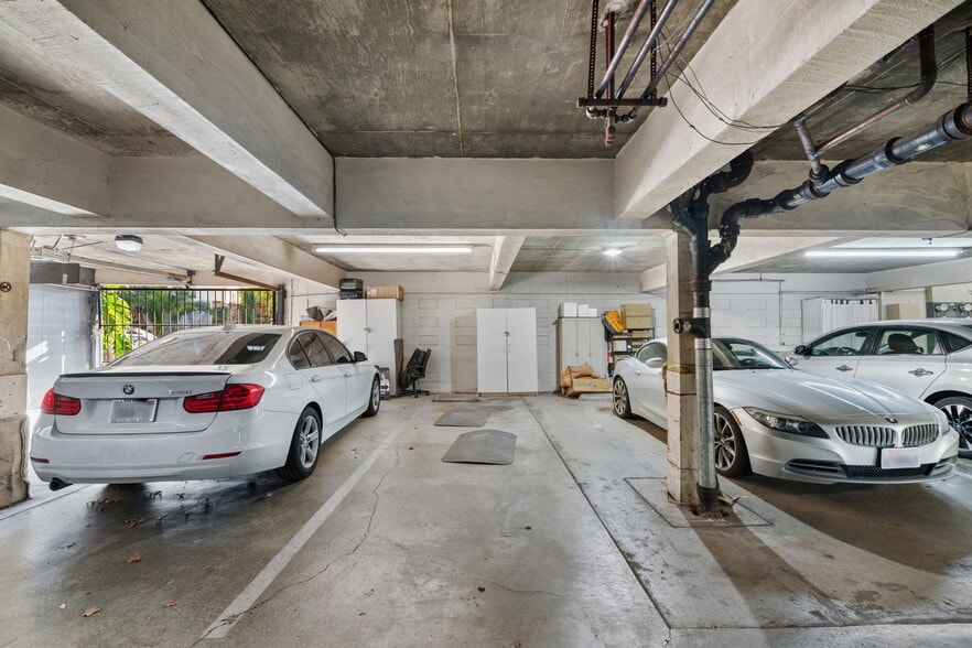 Building Photo - 695 Mariposa Ave