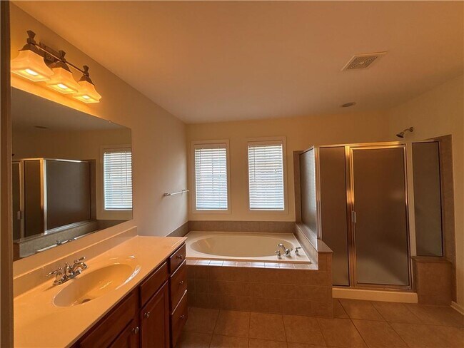 Building Photo - 230 Collins View Ct