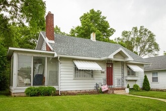Building Photo - Updated Kitchen