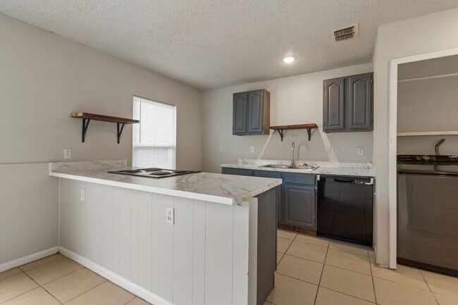 Building Photo - 6618 Swiss Oaks Dr