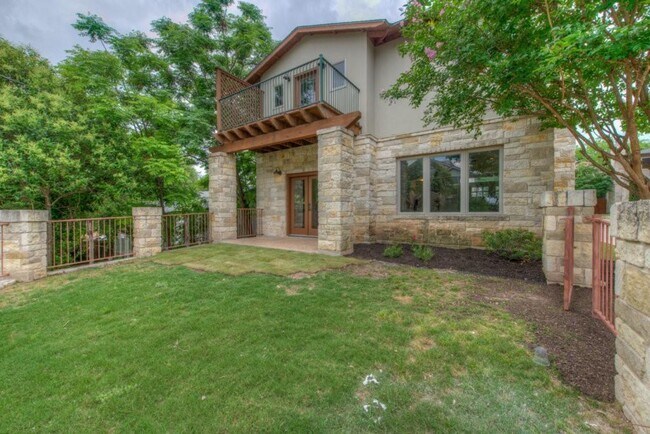 Building Photo - 605 Peacock Ln #C C
