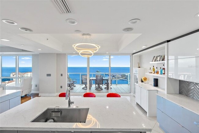 Building Photo - 400 Beach Dr NE