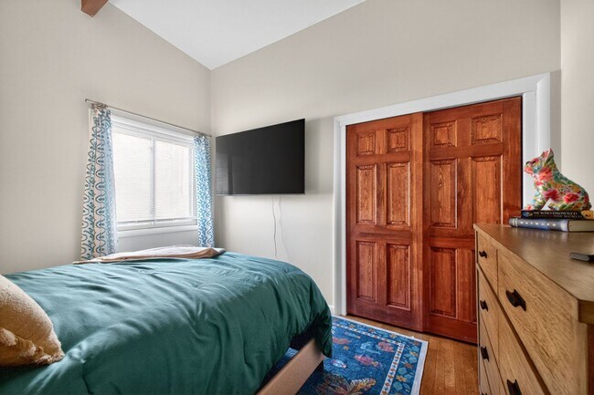 Building Photo - 5BR Retreat w/ Private Indoor Pool In Greensburg