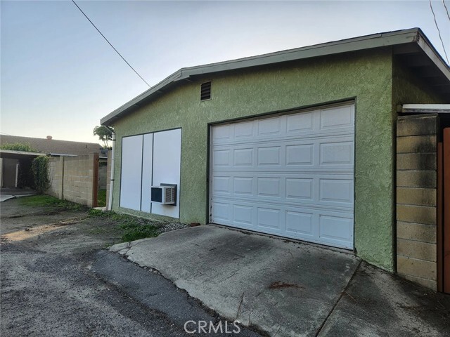 Building Photo - 412 Delphine Pl