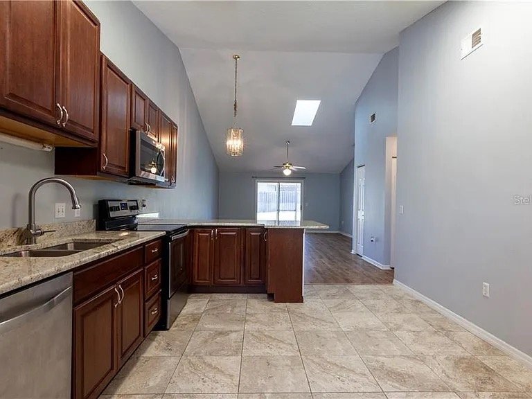 Building Photo - 505 Woodview Dr