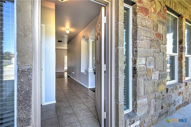 Building Photo - 1011 Sugar Brook Dr