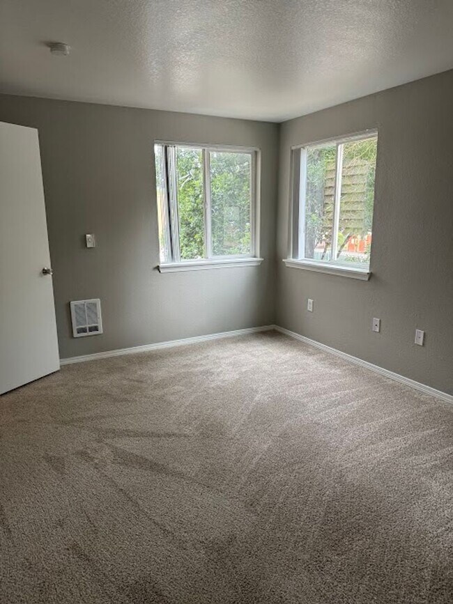 Building Photo - The ideal space to balance life, work and play.