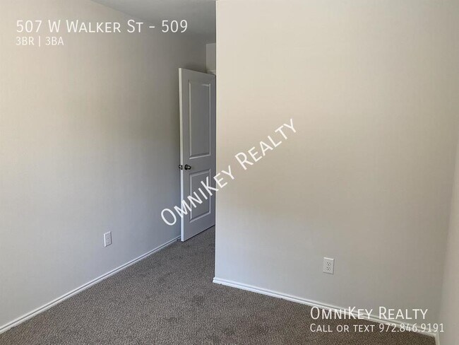 Building Photo - 507 W Walker St