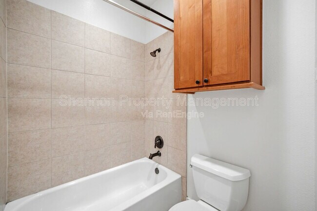 Building Photo - 2323 Sperber Ln