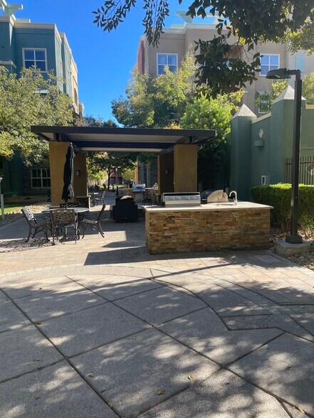 Building Photo - 38 E Serene Ave