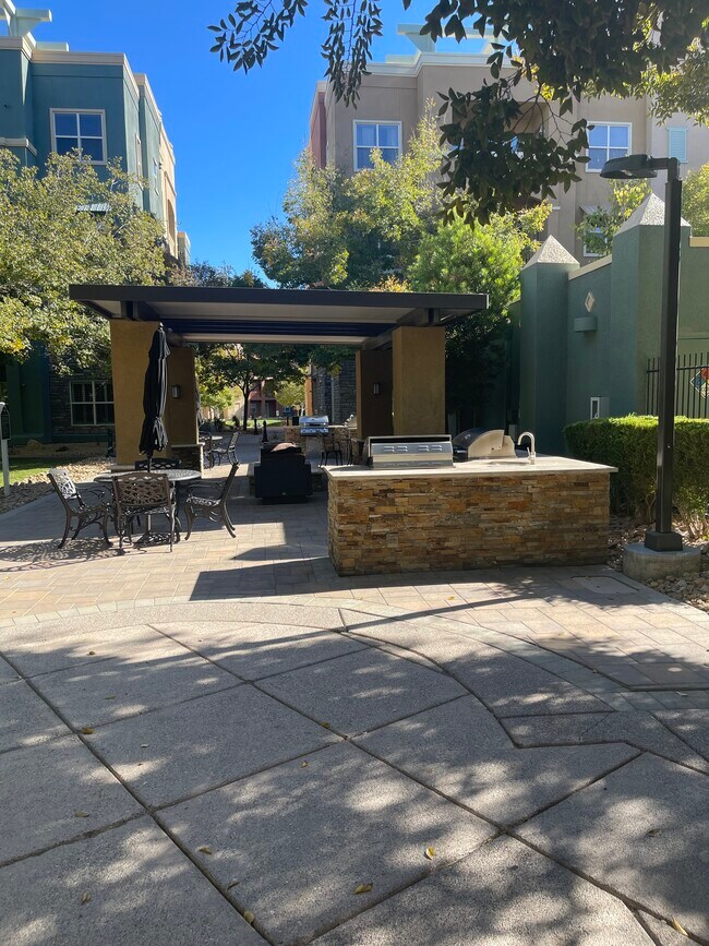 Building Photo - 38 E Serene Ave