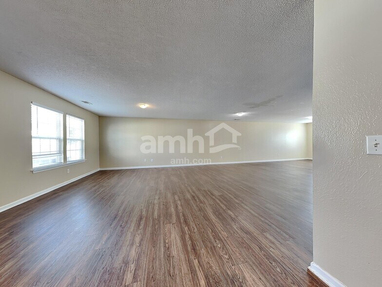 Building Photo - 509 Diamond Cut