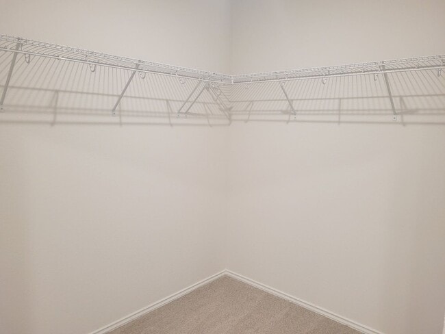 Building Photo - "Like New" 1-story | 4 bedroom | 2 bath home on quiet cul-de-sac with no neighbors behind in tran...