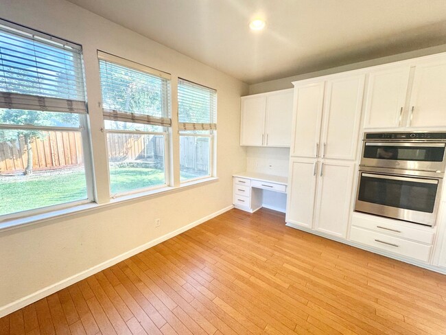 Building Photo - Beautiful 5 bed 3 bath Home in Wildhorse