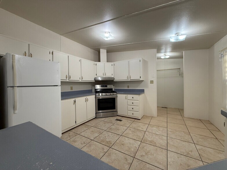 Building Photo - 605 N Executive Dr