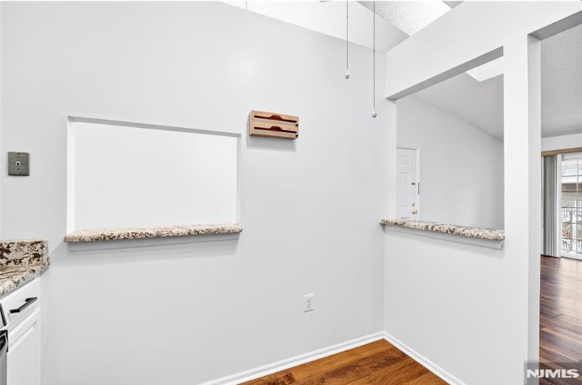 Building Photo - 556 Holly Ct