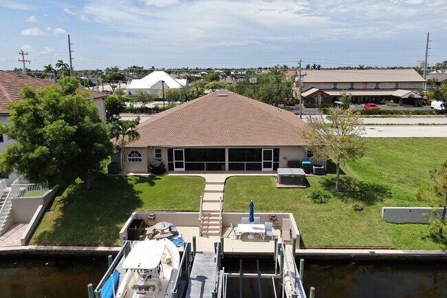 Building Photo - 409 SW 47th Ter