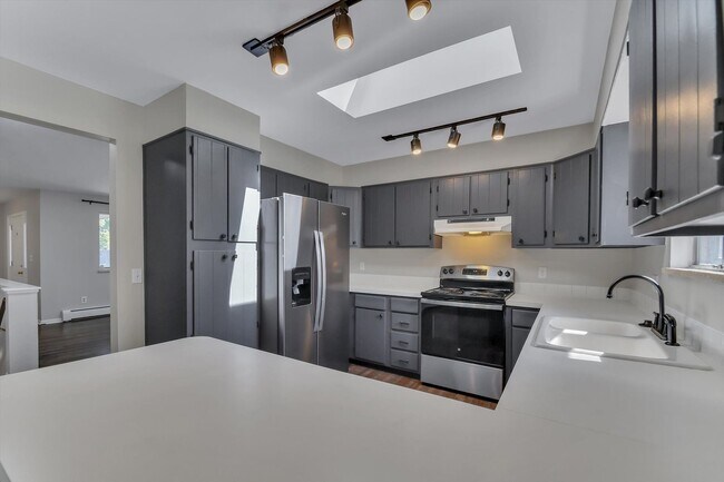 Building Photo - Beautiful, Bright & Move-In Ready Ranch in Desirable West Arvada