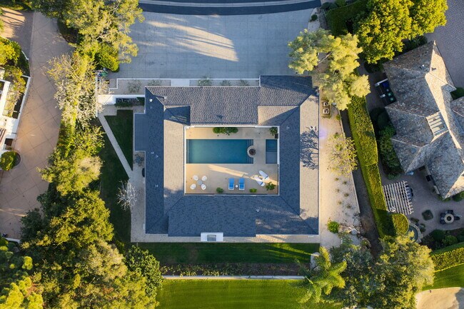 Building Photo - 1988 Inverness Ln